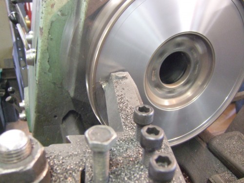Volant moteur en cours de rectification